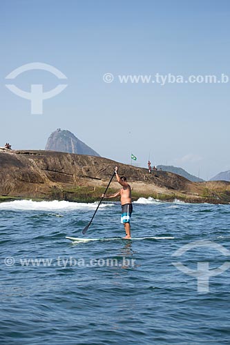  Subject: Practitioner of Paddle Surf near to Arpoador Stone / Place: Ipanema neighborhood - Rio de Janeiro city - Rio de Janeiro state (RJ) - Brazil / Date: 11/2013 