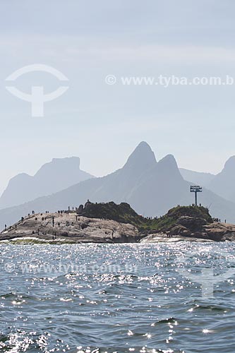  Subject: Arpoador Stone with the Morro Dois Irmaos (Two Brothers Mountain) and Rock of Gavea in the background / Place: Ipanema neighborhood - Rio de Janeiro city - Rio de Janeiro state (RJ) - Brazil / Date: 11/2013 