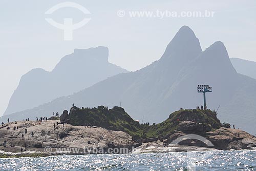  Subject: Arpoador Stone with the Morro Dois Irmaos (Two Brothers Mountain) and Rock of Gavea in the background / Place: Ipanema neighborhood - Rio de Janeiro city - Rio de Janeiro state (RJ) - Brazil / Date: 11/2013 