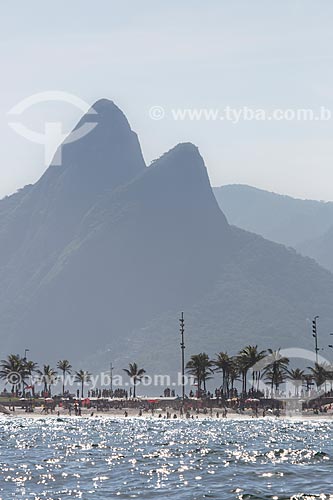  Subject: Diabo Beach (Devil Beach) with the Morro Dois Irmaos (Two Brothers Mountain) in the background / Place: Ipanema neighborhood - Rio de Janeiro city - Rio de Janeiro state (RJ) - Brazil / Date: 11/2013 