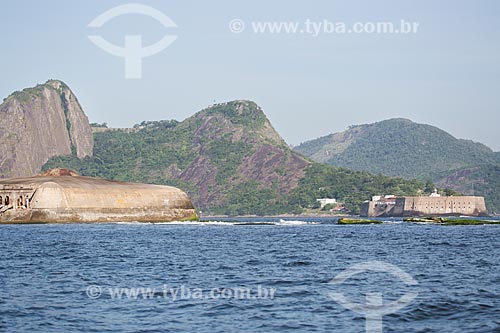  Subject: View of Tamandare da Laje Fort (1555) - to the left - with the Santa Cruz Fortress (1612) to the right / Place: Rio de Janeiro city - Rio de Janeiro state (RJ) - Brazil / Date: 11/2013 