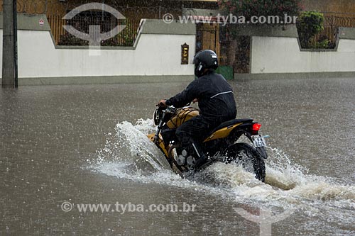  Subject: Motorcycle crossing Professor Manoel de Abreu Avenue during flood / Place: Maracana neighborhood - Rio de Janeiro city - Rio de Janeiro state (RJ) - Brazil / Date: 12/2013 