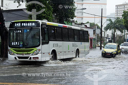  Subject: Bus crossing Sao Francisco Xavier Street during flood / Place: Maracana neighborhood - Rio de Janeiro city - Rio de Janeiro state (RJ) - Brazil / Date: 12/2013 