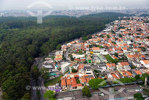  Subject: Aerial view of houses on the banks of Carmo Park  / Place: Itaquera neighborhood - Sao Paulo city - Sao Paulo state (SP) - Brazil / Date: 10/2013 