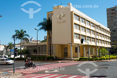  Subject: Post office at the corner of Doutor Fidelis Reis Avenue with Leopoldino de Oliveira / Place: Uberaba city - Minas Gerais state (MG) - Brazil / Date: 10/2013 