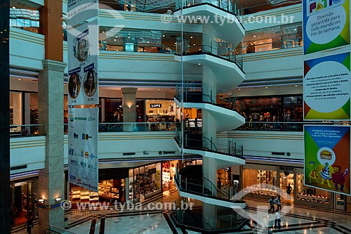  Subject: Inside view of shopping center / Place: Brasilia city - Distrito Federal (Federal District) - Brazil / Date: 09/2013 