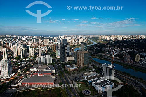  Subject: Aerial view of Pinheiros River in the Vila Cordeiro neighborhood  the right and TV Globo building in the Engenheiro Luis Carlos Berrini Avenue  to the center / Place: Sao Paulo city - Sao Paulo state (SP) - Brazil / Date: 06/2013 