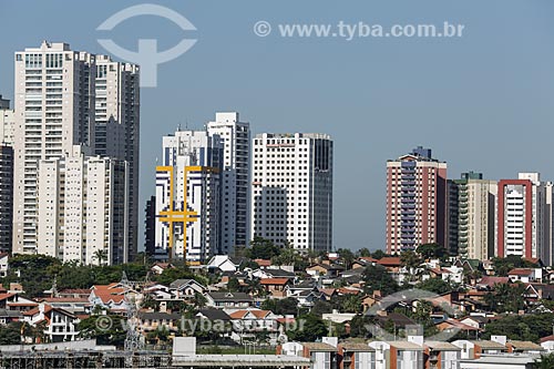  Houses on Jardim Esplanada neighborhood  with buildings of the Jardim Aquarius neighborhood  in the background  - Sao Jose dos Campos city - Sao Paulo state (SP) - Brazil