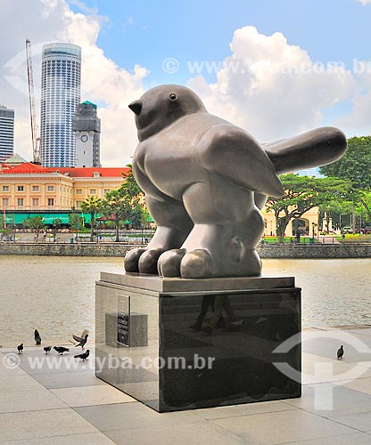  Subject: Bird Sculture by the banks of the Singapore River of colombian artist Fernando Botero / Place: Singapore Republic - Asia / Date: 03/2013 