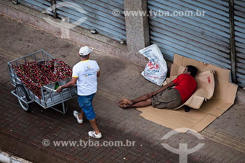  Subject: Homeless man lying on Sete de Setembro Avenue / Place: Porto Velho city - Rondonia state (RO) - Brazil / Date: 11/2013 