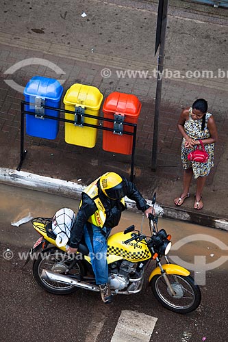  Subject: Passenger prepares to ride a motorcycle taxi on Sete de Setembro Avenue / Place: Porto Velho city - Rondonia state (RO) - Brazil / Date: 11/2013 