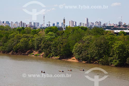  Subject: Canoes of fishermen in Cuiaba River with city in the background / Place: Cuiaba city - Mato Grosso state (MT) - Brazil / Date: 10/2013 