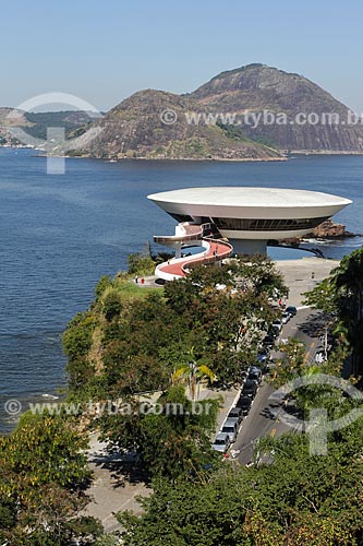  Subject: Niteroi Contemporary Art Museum (1996) - part of the Caminho Niemeyer (Niemeyer Way) with the Sao Francisco Bay in the background / Place: Boa Viagem neighborhood - Niteroi city - Rio de Janeiro state (RJ) - Brazil / Date: 08/2013 