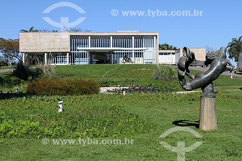  Subject: Art Museum of Pampulha (1956) - old Pampulha Casino - with the Pampulha sculpture / Place: Pampulha neighborhood - Belo Horizonte city - Minas Gerais state (MG) - Brazil / Date: 08/2013 