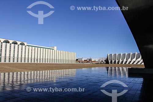  Subject: View of Salao Guararapes (Guararapes Saloon) and Pedro Calmon Theatre from Acoustic Shell of Brasilia (1969) / Place: Brasilia city - Distrito Federal (Federal District) - Brazil / Date: 08/2013 