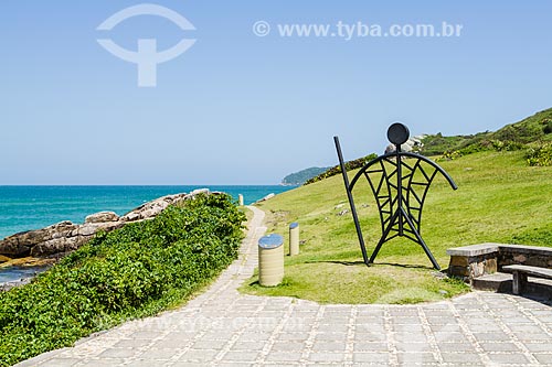  Subject: Metalic sculpture that represents the ancients inhabitants on the cliff that separates Santinho Beach from Mocambique Beach / Place: Florianopolis city - Santa Catarina state (SC) - Brazil / Date: 12/2013 