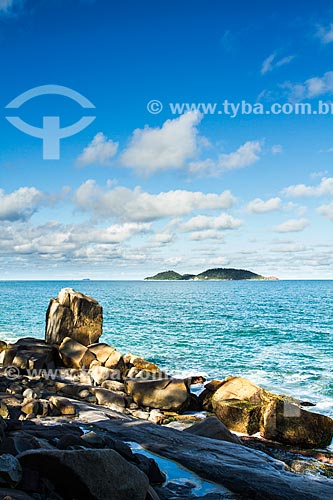  Subject: Morro das Pedras Beach with the Campeche Island in the background / Place: Florianopolis city - Santa Catarina state (SC) - Brazil / Date: 12/2013 