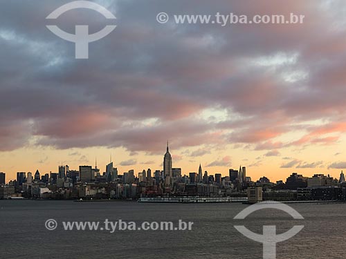  Subject: View of Manhattan at dawn with the Empire State Building (1931) / Place: New York city - United States of America - North America / Date: 11/2013 