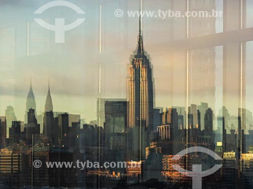  Subject: Reflex view of Manhattan at dawn with the Empire State Building (1931) / Place: New York city - United States of America - North America / Date: 11/2013 