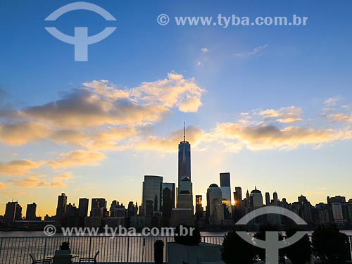  View of Manhattan at dawn with the One World Trade Center - building in the same place where the Twin Towers were destroyed after the terrorist attacks of September 11, 2001  - New York city - New York - United States of America