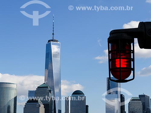  View of Manhattan with the One World Trade Center - building in the same place where the Twin Towers were destroyed after the terrorist attacks of September 11, 2001 - and warning light  - New York city - New York - United States of America