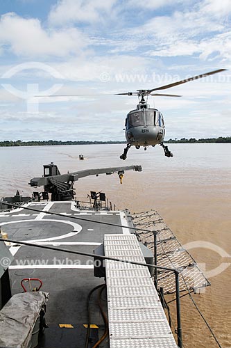  Subject: Helicopter landing in Pedro Teixeira River Patrol Boat (P-20) vessel during Rio Madeira Expedition - inspection operation of the Navy of Brazil in Madeira River / Place: Porto Velho city - Rondonia state (RO) - Brazil / Date: 03/2012 