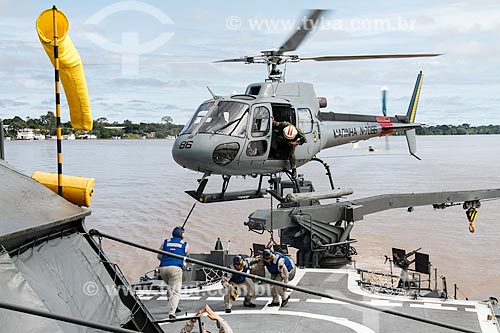  Subject: Helicopter landing in Pedro Teixeira River Patrol Boat (P-20) vessel during Rio Madeira Expedition - inspection operation of the Navy of Brazil in Madeira River / Place: Porto Velho city - Rondonia state (RO) - Brazil / Date: 03/2012 