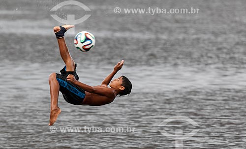  Subject: Boy playing with Adidas Brazuca - official soccer ball of the FIFA World Cup 2014 / Place: Manaus city - Amazonas state (AM) - Brazil / Date: 01/2014 