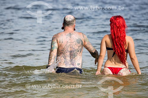  Andre Guimaraes Leme e Rayane Caroline Pires - in Forno Beach (Oven Beach) - (for editorial use)  - Arraial do Cabo city - Brazil