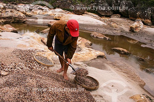  Subject: Gold miner working in Garimpo Real - Ribeirao do Guinda - Tributary of the Jequitinhonha River / Place: Diamantina city - Minas Gerais state (MG) - Brazil / Date: 12/2007 