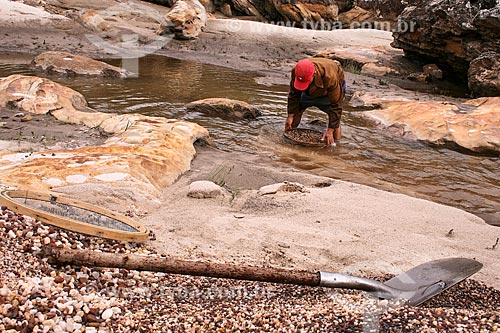  Subject: Gold miner working in Garimpo Real - Ribeirao do Guinda - Tributary of the Jequitinhonha River / Place: Diamantina city - Minas Gerais state (MG) - Brazil / Date: 12/2007 