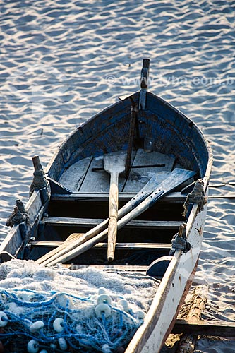  Subject: Boat with fishing net - Grande Beach (Big Beach) / Place: Arraial do Cabo city - Rio de Janeiro state (RJ) - Brazil / Date: 12/2013 