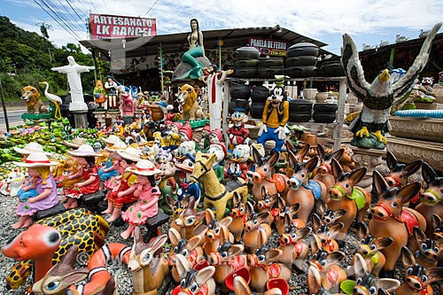  Subject: Handicraft in ceramic commerce at Km 27 - in south direction - Highway RJ-124 (Via Lagos) / Place: Rio de Janeiro state (RJ) - Brazil / Date: 12/2013 