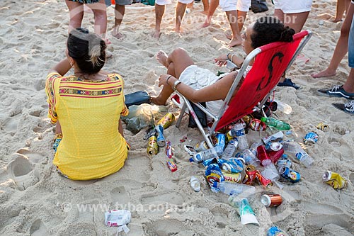  Subject: Trash on the sands of Ipanema Beach after the new year / Place: Ipanema neighborhood - Rio de Janeiro city - Rio de Janeiro state (RJ) - Brazil / Date: 01/2014 