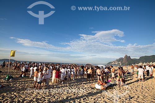  Subject: New year party organized by artist Ernesto Neto at 8 Post with the Morro Dois Irmaos (Two Brothers Mountain) in the background / Place: Ipanema neighborhood - Rio de Janeiro city - Rio de Janeiro (RJ) - Brazil / Date: 01/2014 