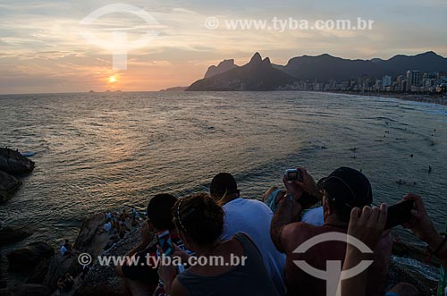  Subject: Peoples in Arpoador Stone during the sunset / Place: Ipanema neighborhood - Rio de Janeiro city - Rio de Janeiro state (RJ) - Brazil / Date: 01/2014 