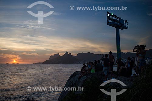  Subject: Peoples in Arpoador Stone during the sunset / Place: Ipanema neighborhood - Rio de Janeiro city - Rio de Janeiro state (RJ) - Brazil / Date: 01/2014 