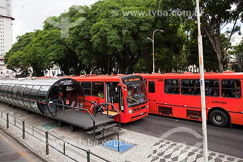  Subject: Tubular station of articulated buses - also known as the Tube Station - September 7 Avenue - with Eufrasio Correia Square in the background / Place: Curitiba city - Parana state (PR) - Brazil / Date: 12/2013 