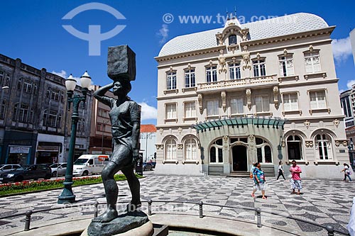  Subject: Agua Pro Morro sculpture (1944) - Generoso Marques Square - with Municipal Palace (1916) - old Curitiba city hall, current Paranaense Museum - in the background / Place: City center neighborhood - Curitiba city - Parana state (PR) - Brazil  