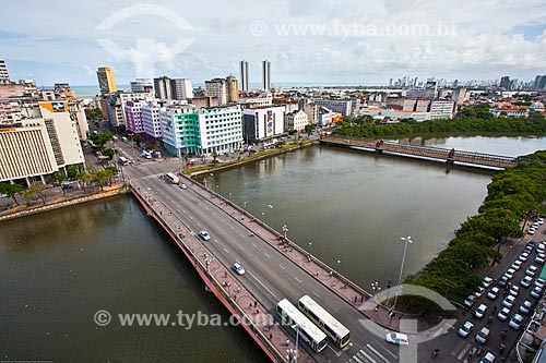  Subject: Traffic - Duarte Coelho Bridge (1943) over Capibaribe River / Place: Recife city - Pernambuco state (PE) - Brazil / Date: 11/2013 