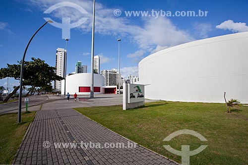  Subject: Janete Costa Gallery (2008) - to the right - with Luiz Mendonca Theater in the background / Place: Boa Viagem neighborhood - Recife city - Pernambuco state (PE) - Brazil / Date: 11/2013 