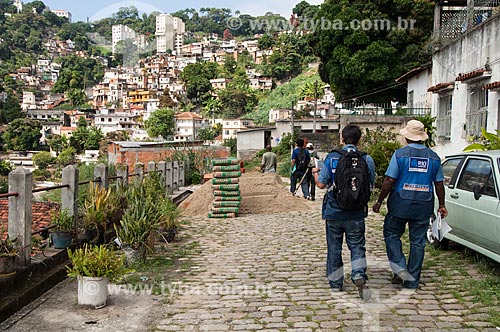  Subject: Agents of the City Hall in Fogueteiro Hill / Place: Santa Teresa neighborhood - Rio de Janeiro city - Rio de Janeiro state (RJ) - Brazil / Date: 05/2011 