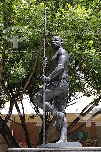  Subject: Bronze statue (2008) - Tribute to black hero Zumbi dos Palmares / Place: Salvador city - Bahia state (BA) - Brazil / Date: 02/2014 