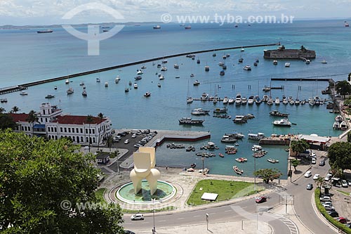  Subject: View of Low City with Nossa Senhora do Populo e Sao Marcelo Fortress also known as Mar Fortress and Fountain of market ramp / Place: Salvador city - Bahia state (BA) - Brazil / Date: 02/2014 