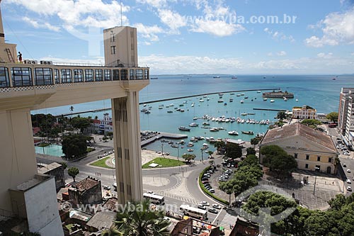  Subject: Lacerda Elevator with Mercado Modelo and Todos os Santos Bay in the background / Place: Salvador city - Bahia state (BA) - Brazil / Date: 02/2014 