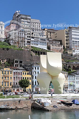  Subject: Fountain of market ramp (Sculpture by Mario Cravo)with high city in the background / Place: Salvador city - Bahia state (BA) - Brazil / Date: 02/2014 