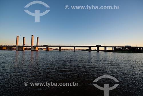  Subject: Guaiba Bridge - also known as Getulio Vargas Bridge / Place: Porto Alegre city - Rio Grande do Sul state (RS) - Brazil / Date: 04/2013 