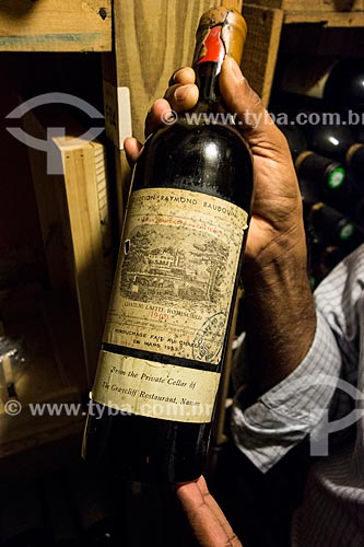  Subject: Bottle of Wine Chateau Lafite-Rothschild (Selection Raymond Baudouin) - harvest 1900 / Place: Bahamas - Central America / Date: 06/2013 