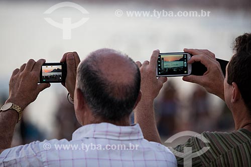  Subject: Tourists photographing the sunset from Arpoador Stone / Place: Ipanema neighborhood - Rio de Janeiro city - Rio de Janeiro state (RJ) - Brazil / Date: 02/2014 