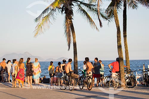  Subject: People on the Arpoador Beach waterfront / Place: Ipanema neighborhood - Rio de Janeiro city - Rio de Janeiro state (RJ) - Brazil / Date: 01/2014 